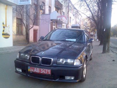 BMW 320i loaded_210.jpg - 1600x1200