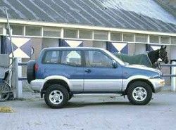 Nissan Terrano II 2.4 (124hp) (3dr)(R20) 