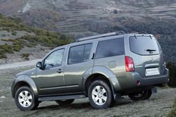 Nissan Pathfinder III 2.5 XE 